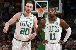 包含雄鹿不断突破！，库里连续十二场比赛得分超过夺冠赛场气氛高涨的词条